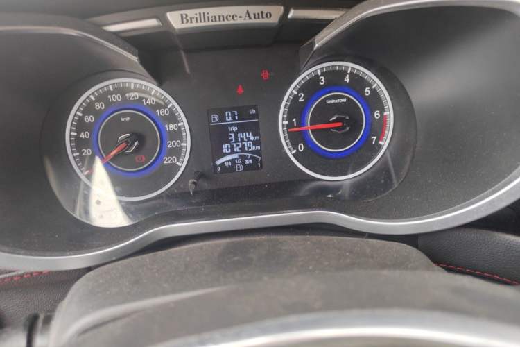 Used Brilliance V3 2016 1.5L Manual Elite Version Odometer Close Up