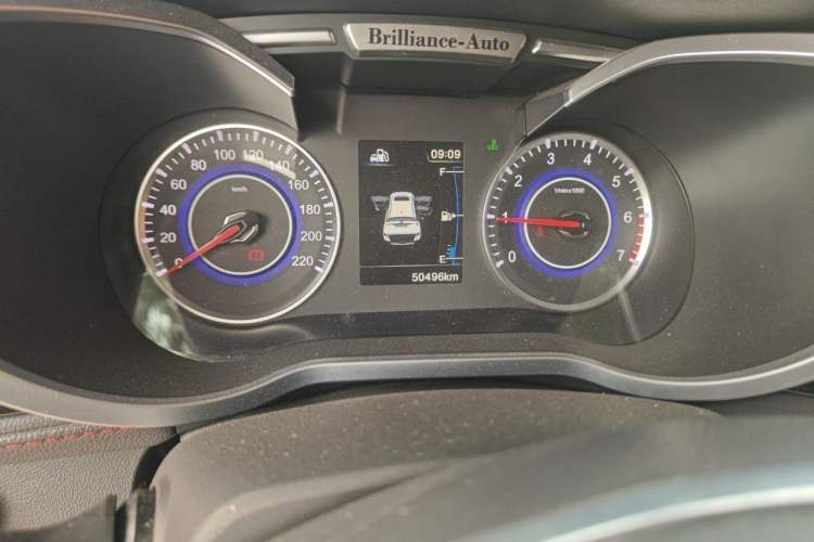 Used Brilliance V3 2016 1.5T Manual Flagship Model Odometer Close Up