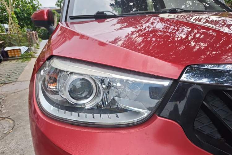 Used Brilliance V3 2016 1.5T Automatic Flagship Model Right Front Headlight