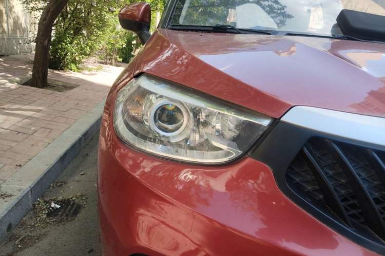 Used Brilliance V3 2016 1.5L Manual Comfort Model Right Front Headlight