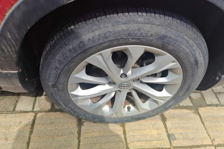 Used Brilliance V3 2016 1.5L Automatic Smart Version Right Front Wheel Hub