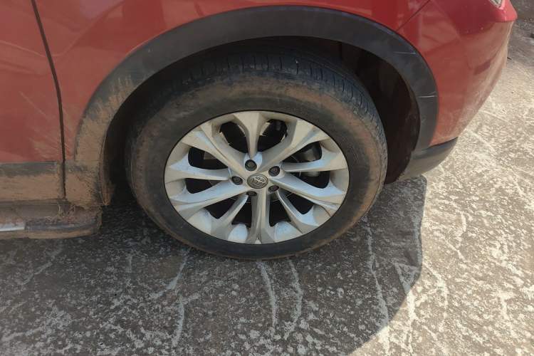 Used Brilliance V3 2016 1.5L Manual Comfort Model Right Front Wheel Hub