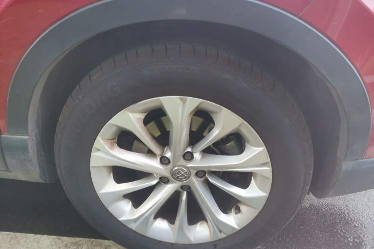 Used Brilliance V3 2016 1.5L Manual Smart Version Right Front Wheel Hub