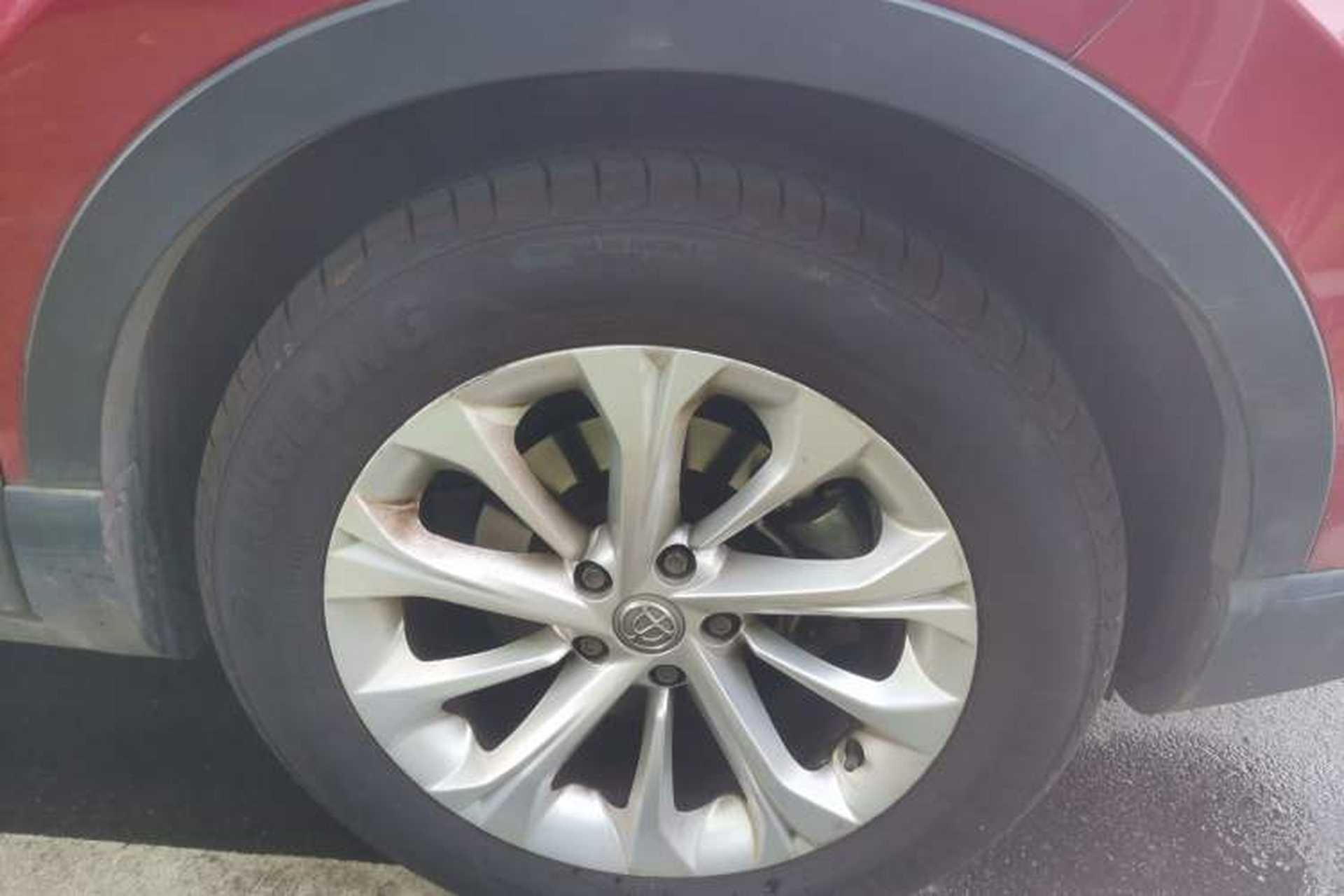 Used Brilliance V3 2016 1.5L Manual Smart Version Right Front Wheel Hub