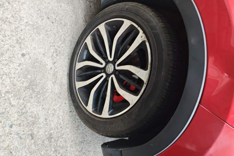 Used Brilliance V3 2016 1.5T Automatic Flagship Model Right Front Wheel Hub