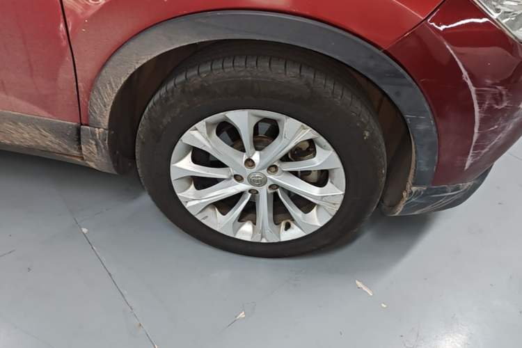 Used Brilliance V3 2016 1.5L Manual Smart Version Right Front Wheel Hub