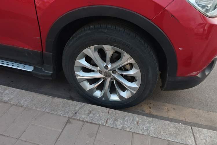 Used Brilliance V3 2016 1.5L Manual Smart Version Right Front Wheel Hub
