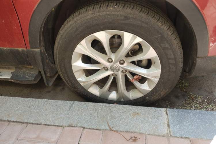 Used Brilliance V3 2016 1.5L Manual Comfort Model Right Front Wheel Hub