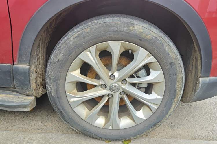 Used Brilliance V3 2016 1.5L Manual Smart Version Right Front Wheel Hub