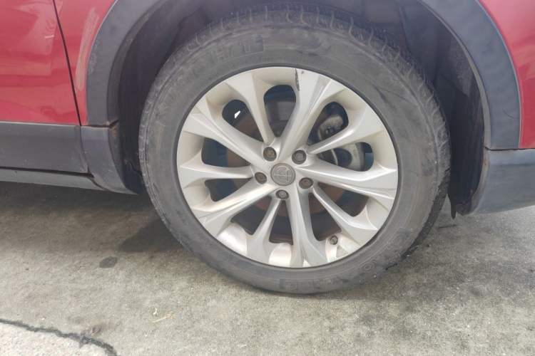 Used Brilliance V3 2016 1.5L Manual Elite Version Right Front Wheel Hub