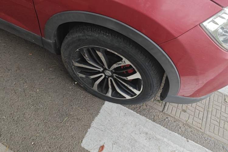 Used Brilliance V3 2016 1.5T Manual Flagship Model Right Front Wheel Hub