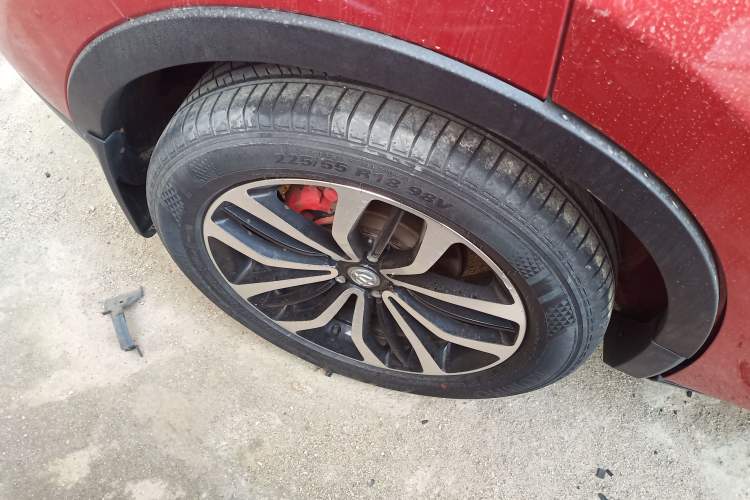 Used Brilliance V3 2016 1.5T Automatic Flagship Model Right Rear Wheel Hub