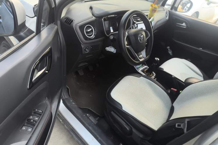Used Brilliance V3 2016 1.5L Manual Smart Version Driver Seat