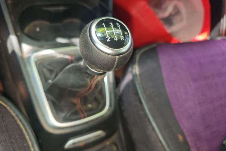 Used Brilliance V3 2016 1.5L Manual Comfort Model Gear Lever