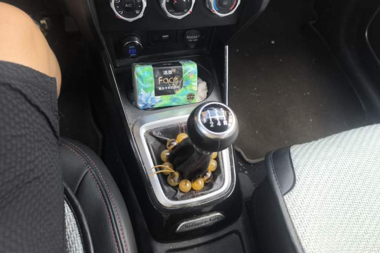 Used Brilliance V3 2016 1.5L Manual Smart Version Gear Lever