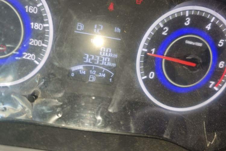 Used Brilliance V3 2016 1.5L Manual Comfort Model Odometer Close Up