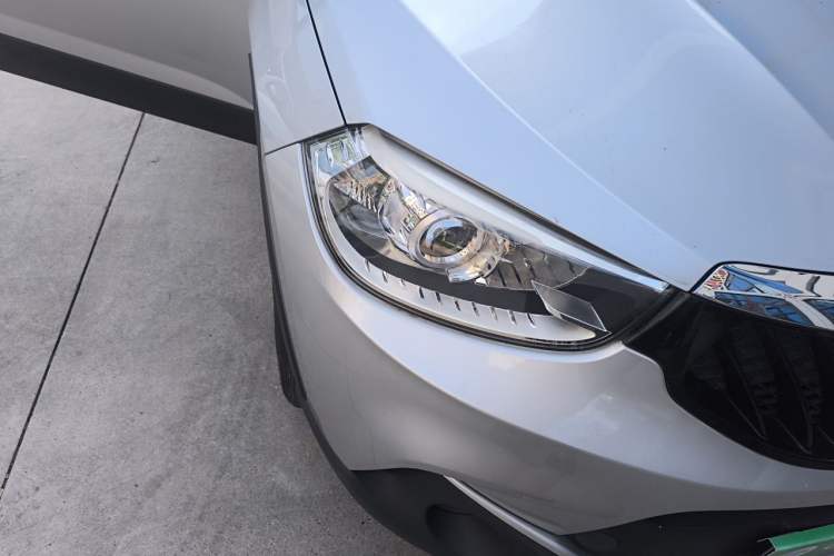 Used Brilliance V3 2016 1.5L Manual Smart Version Right Front Headlight