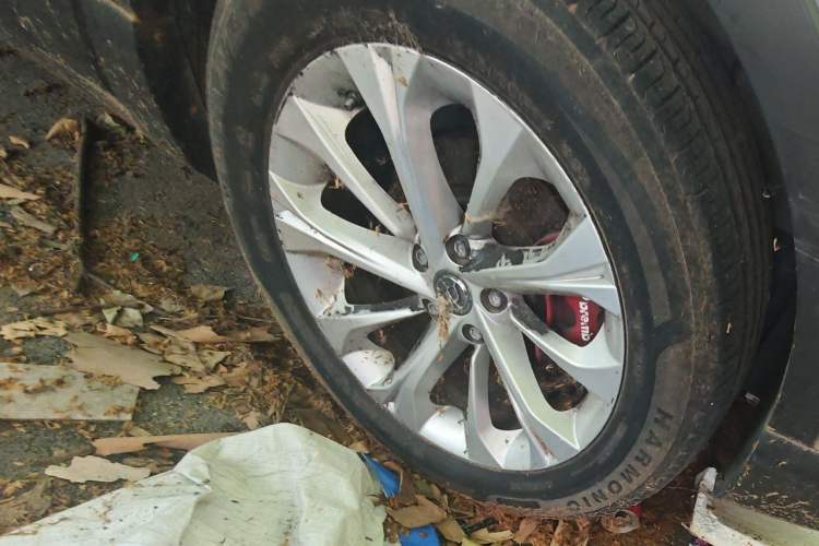 Used Brilliance V3 2016 1.5L Manual Comfort Model Right Front Wheel Hub