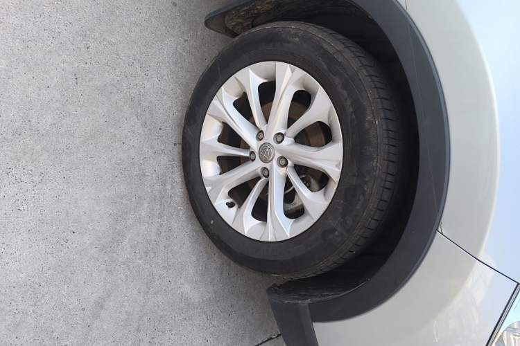 Used Brilliance V3 2016 1.5L Manual Smart Version Right Front Wheel Hub