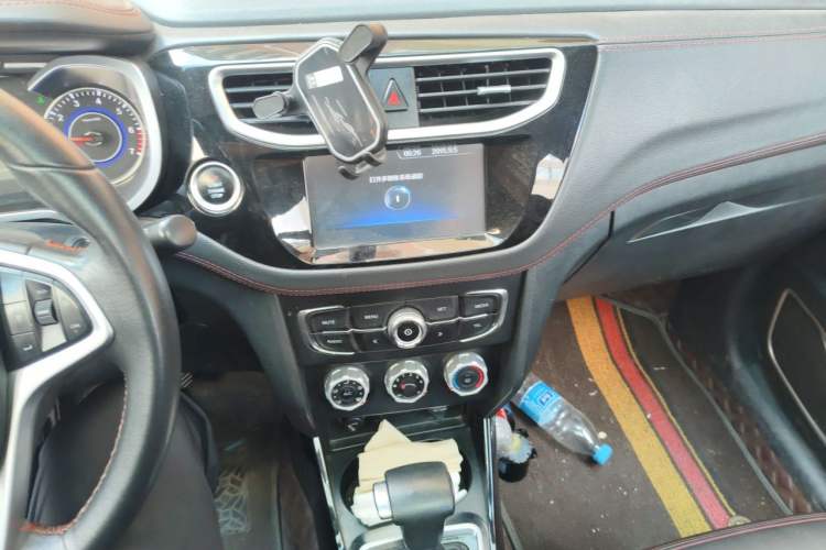 Used Brilliance V3 2016 1.5L Automatic Smart Version Audio And AC Panel