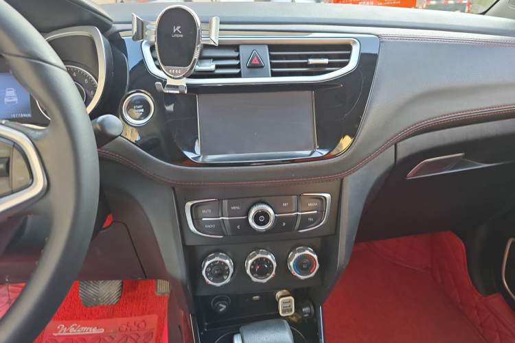 Used Brilliance V3 2016 1.5T Automatic Flagship Model Audio And AC Panel