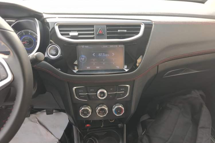 Used Brilliance V3 2016 1.5L Manual Smart Version Audio And AC Panel