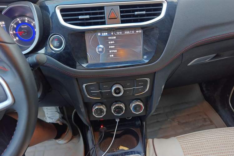 Used Brilliance V3 2016 1.5L Manual Smart Version Audio And AC Panel