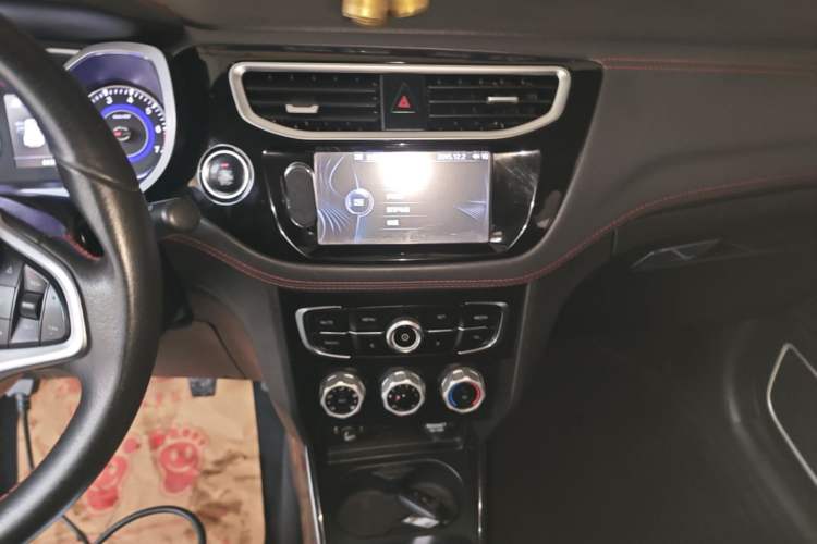 Used Brilliance V3 2016 1.5L Manual Smart Version Audio And AC Panel