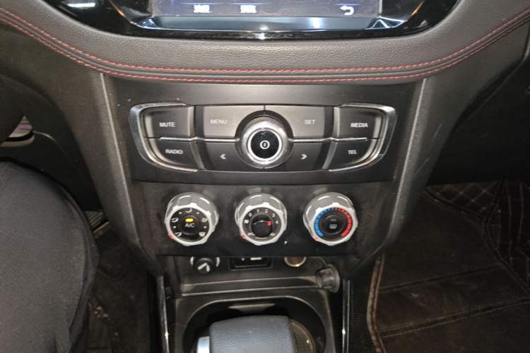 Used Brilliance V3 2016 1.5L Automatic Smart Version Audio And AC Panel