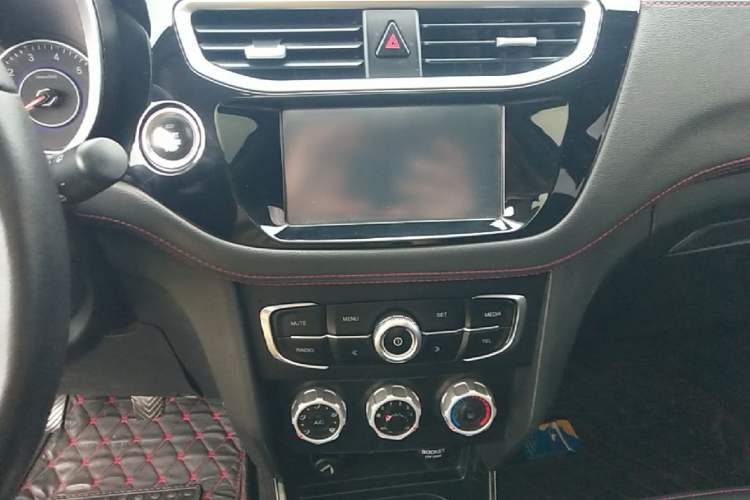 Used Brilliance V3 2016 1.5L Manual Smart Version Audio And AC Panel