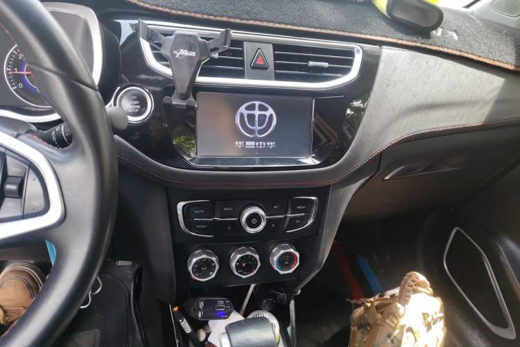Used Brilliance V3 2016 1.5L Automatic Smart Version Audio And AC Panel