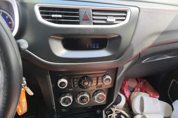 Used Brilliance V3 2016 1.5L Manual Comfort Model Audio And AC Panel