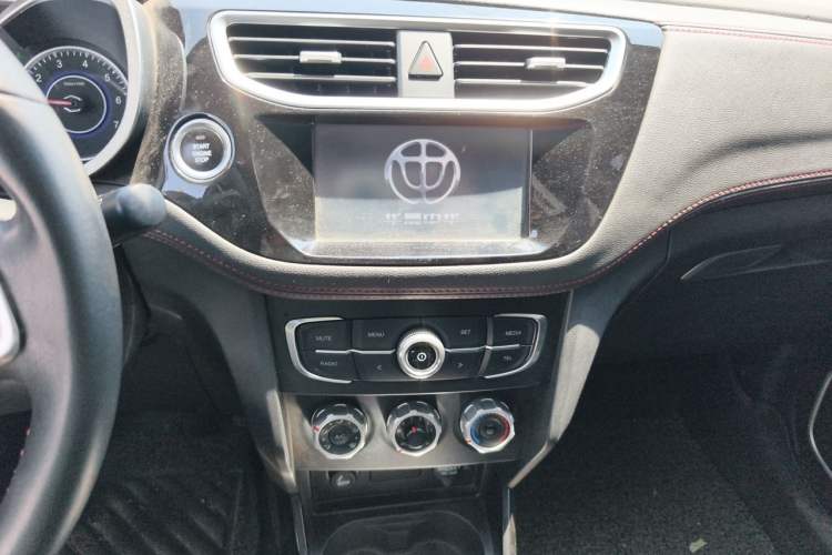 Used Brilliance V3 2016 1.5L Manual Smart Version Audio And AC Panel