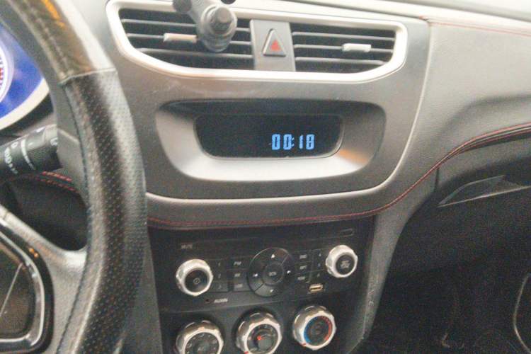 Used Brilliance V3 2016 1.5L Manual Comfort Model Audio And AC Panel