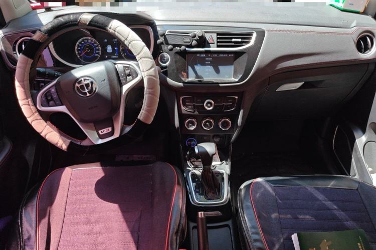 Used Brilliance V3 2016 1.5L Automatic Smart Version Center Console