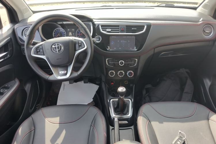 Used Brilliance V3 2016 1.5L Manual Smart Version Center Console