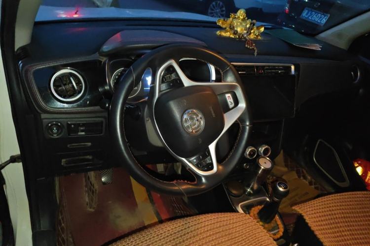 Used Brilliance V3 2016 1.5L Manual Smart Version Center Console