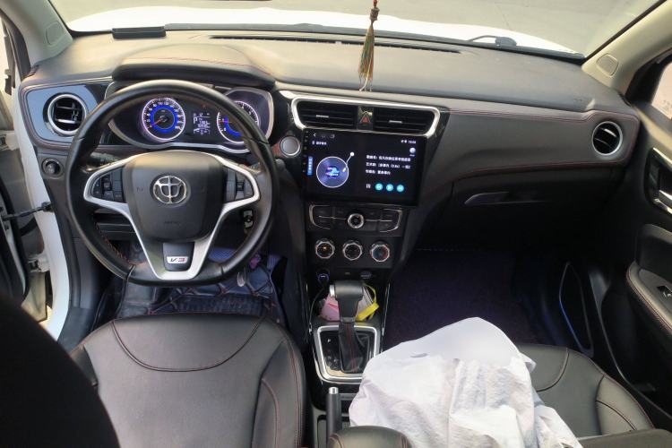 Used Brilliance V3 2016 1.5L Automatic Elite Model Center Console