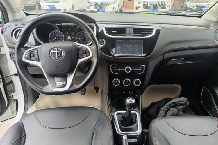 Used Brilliance V3 2016 1.5L Manual Smart Version Center Console