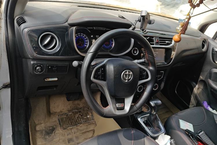 Used Brilliance V3 2016 1.5L Automatic Smart Version Center Console