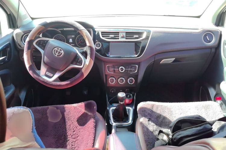 Used Brilliance V3 2016 1.5L Manual Smart Version Center Console