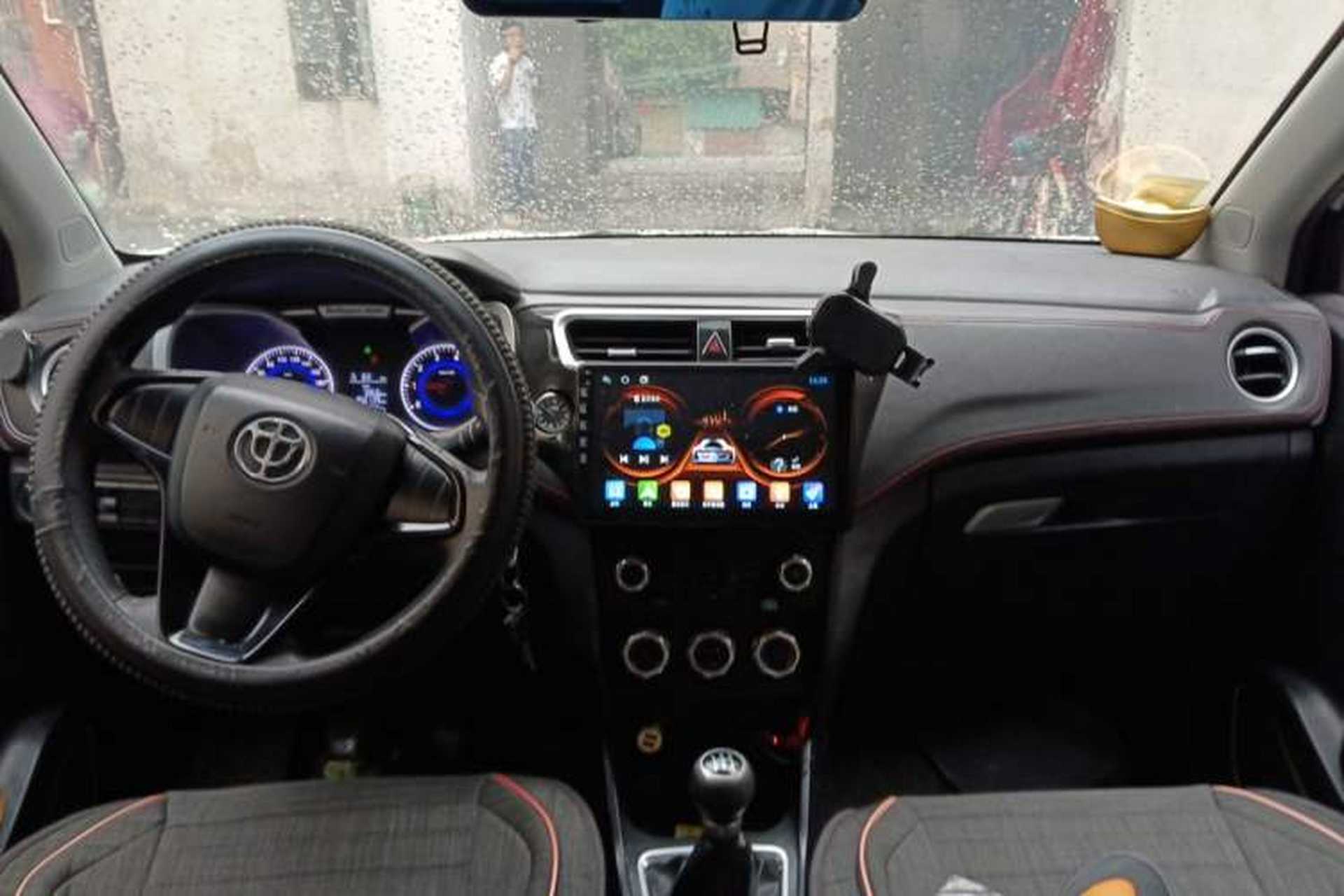 Used Brilliance V3 2016 1.5L Manual Comfort Model Center Console