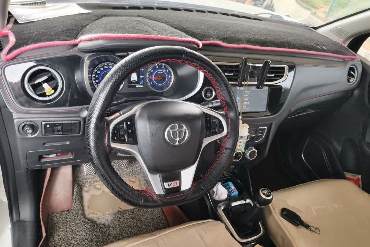 Used Brilliance V3 2016 1.5L Manual Smart Version Center Console