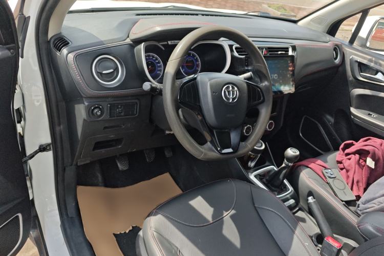 Used Brilliance V3 2016 1.5L Manual Comfort Model Center Console