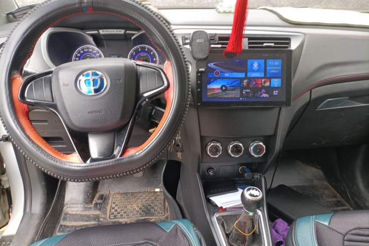 Used Brilliance V3 2016 1.5L Manual Comfort Model Center Console