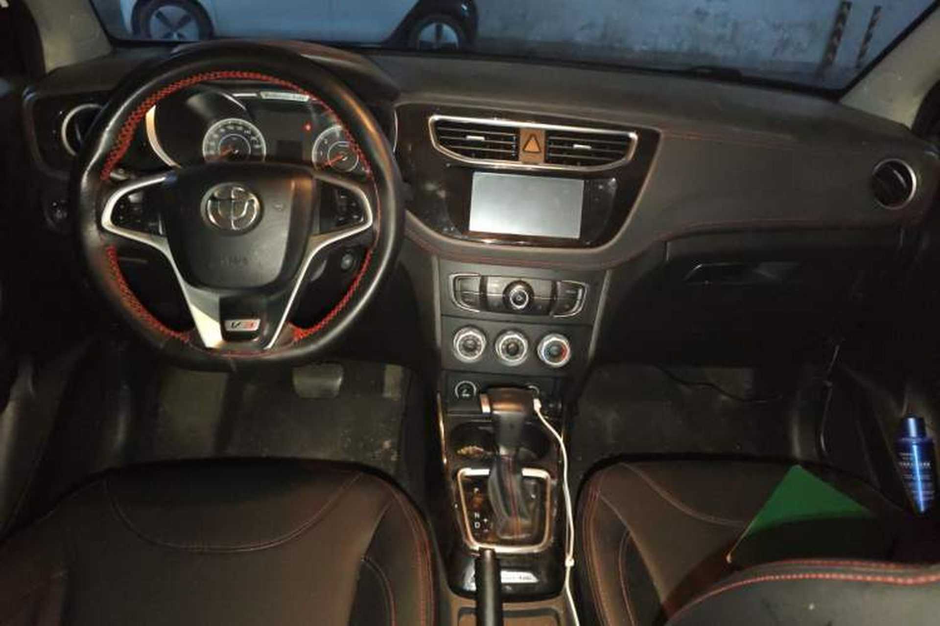 Used Brilliance V3 2016 1.5L Automatic Elite Model Center Console