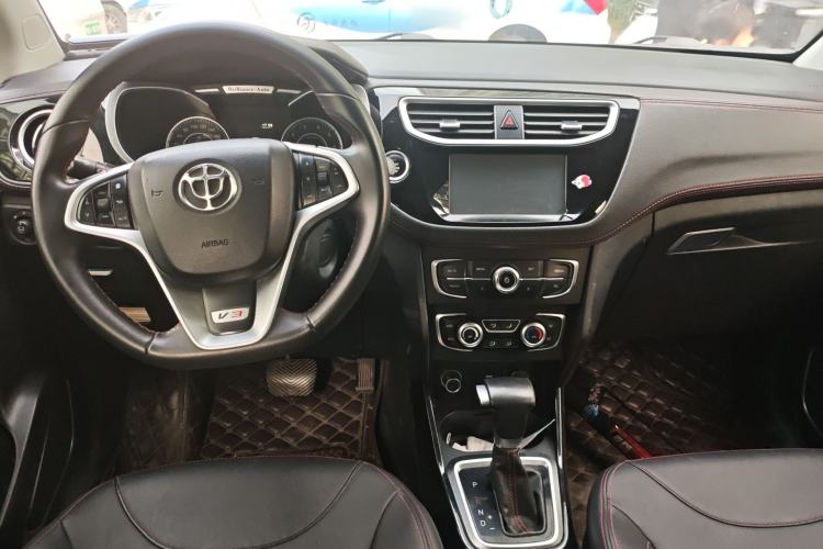 Used Brilliance V3 2016 1.5T Automatic Flagship Model Center Console