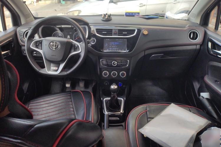 Used Brilliance V3 2016 1.5L Manual Smart Version Center Console