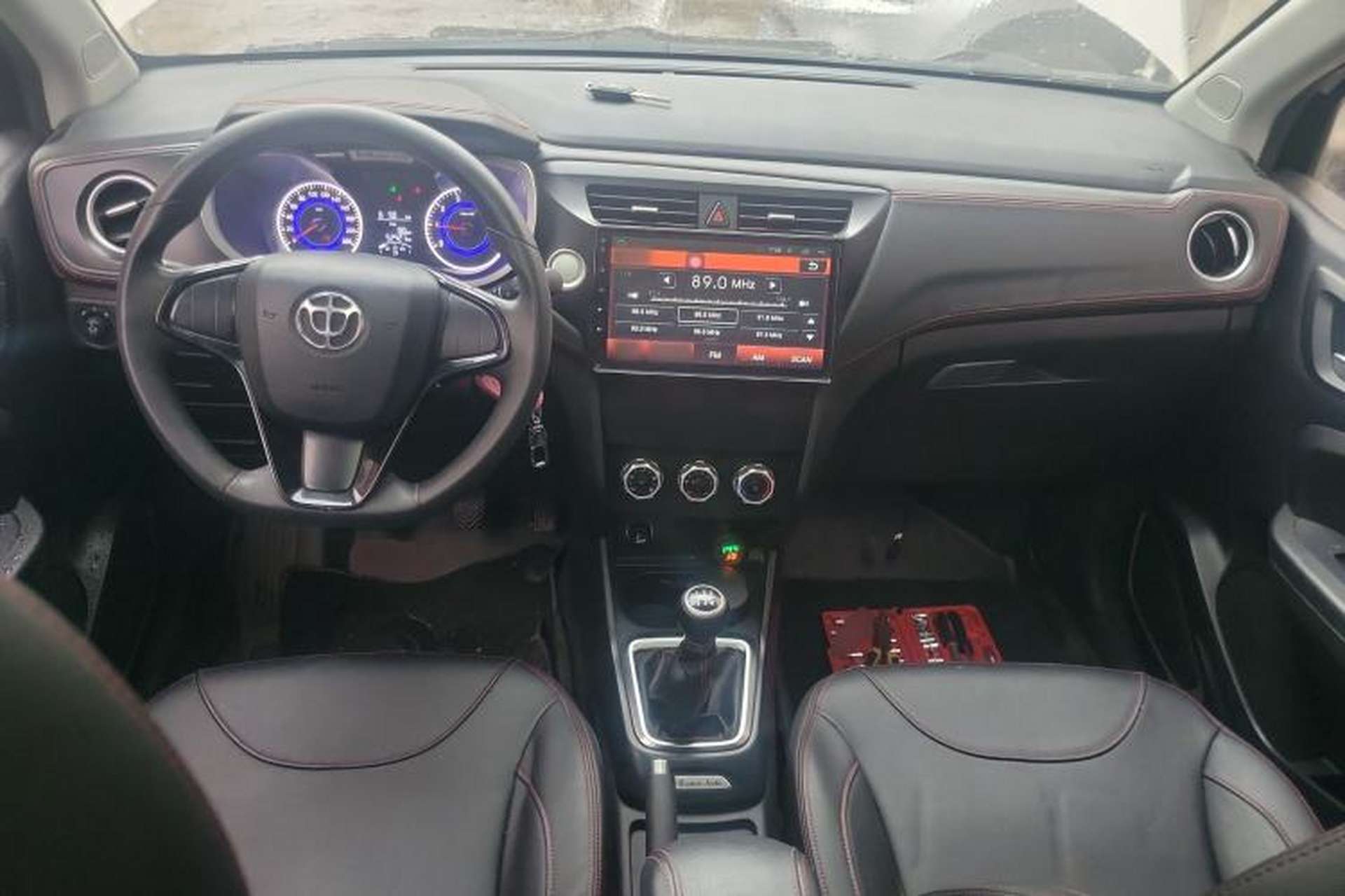 Used Brilliance V3 2016 1.5L Manual Smart Version Center Console