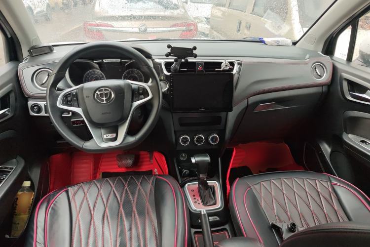 Used Brilliance V3 2016 1.5L Automatic Comfort Model Center Console